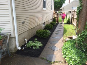 8-26-14_landscaping_after_03b